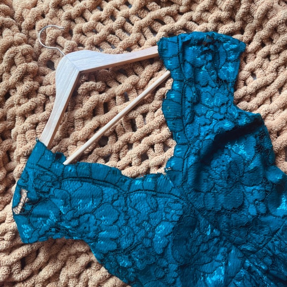 Betsey Johnson Emerald Green Dress | Size 2 - Picture 3 of 3